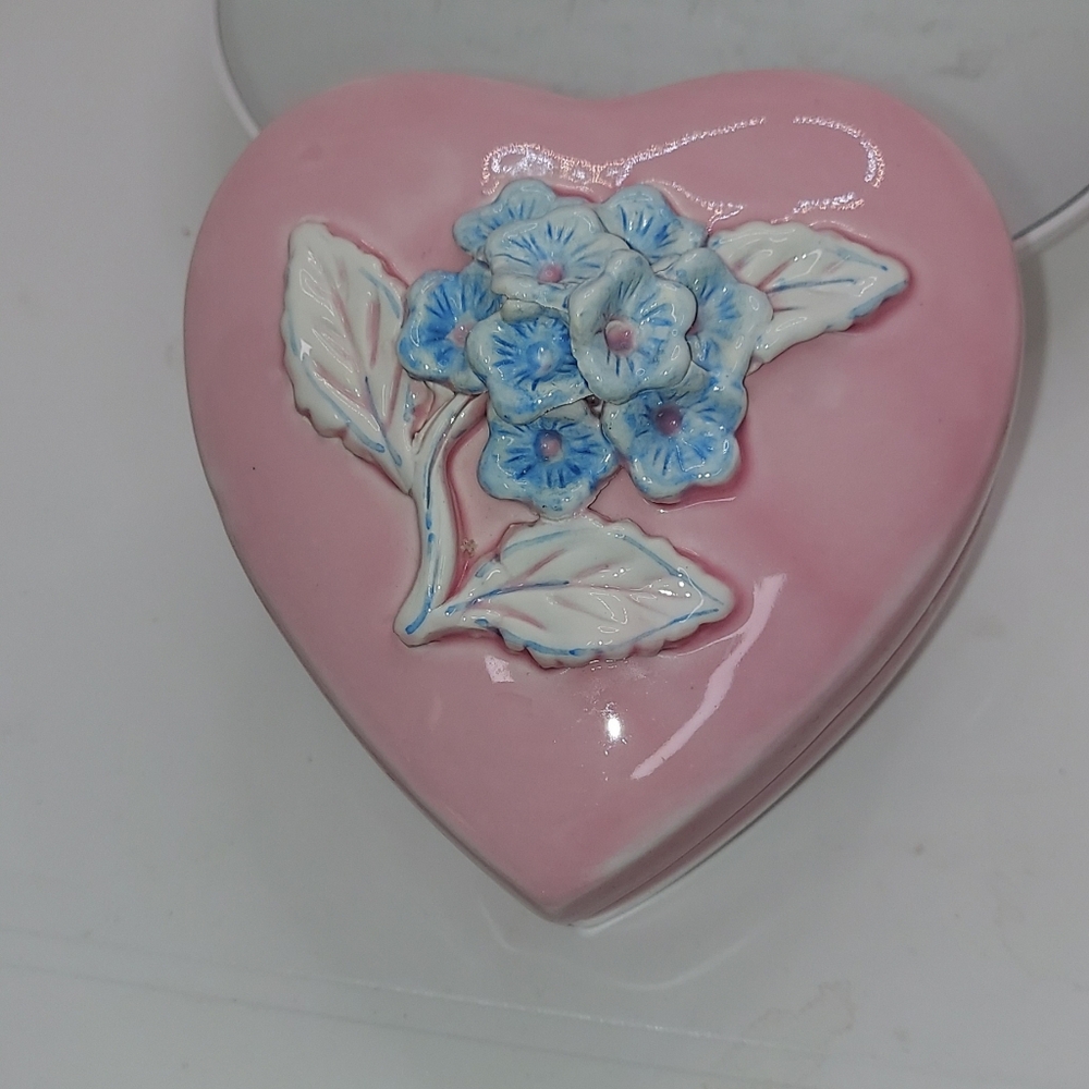 Pink Porcelain Heart Shaped Trinket Jewelry Box With Blue White Flowers On Top